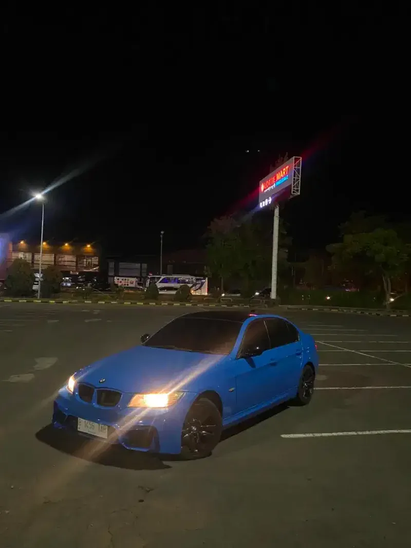Bmw 320i Thn 2010 - Bali in Bali