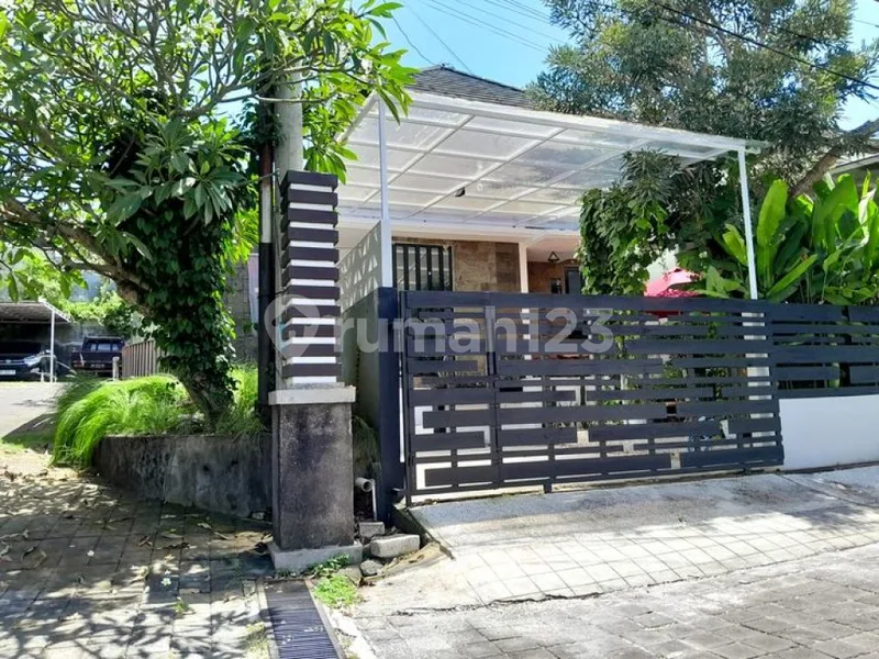 Rumah Siap Huni di Cluster One Gate System Samatha Residence Mumbul Nusa Dua Tipe Modern Tropical Murah - Bali in Bali