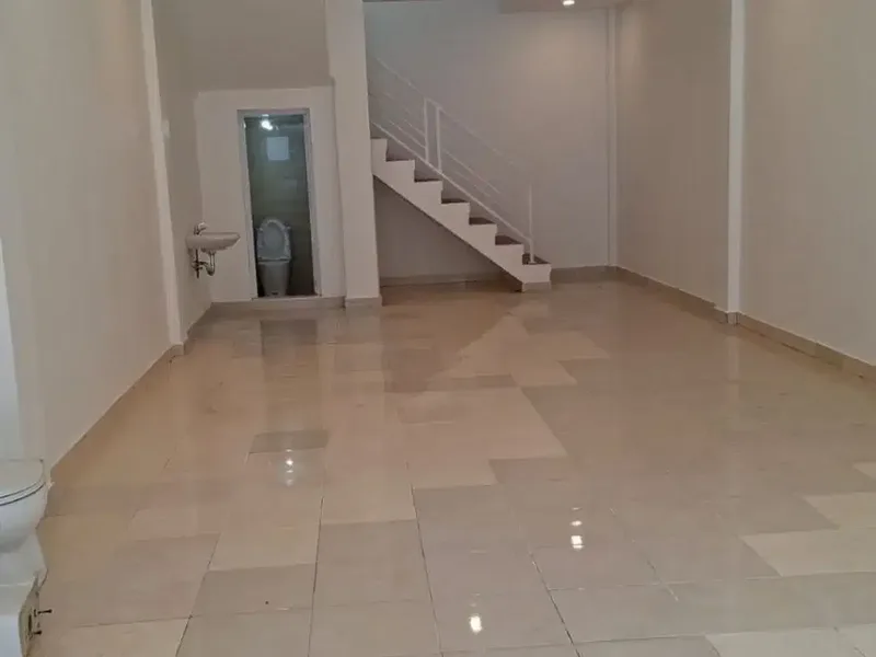 Ruko 3 Lantai Area Komersial Disewakan di Pusat Kuta, Badung - Bali in Bali