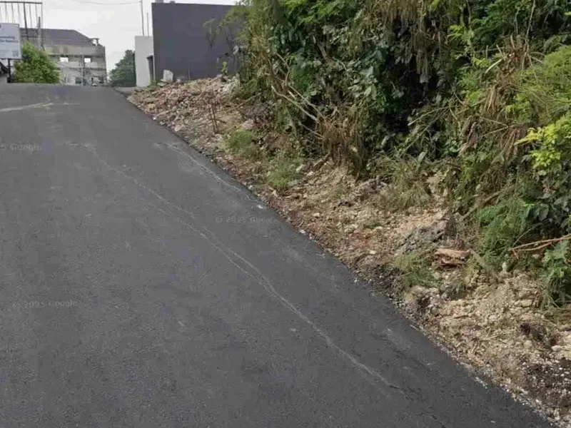 Di kontrak tanah bagus pinggir jalan pura masuka Ungasan sangat cocok untuk usaha dll - Real Estate in Bali