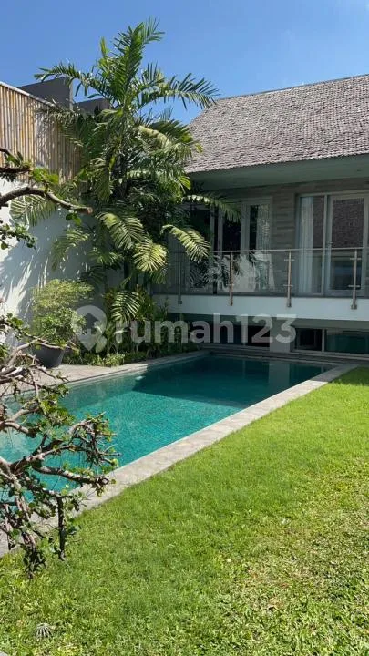 Villa 3 Kamar Full Furnish Dekat Pantai Berawa Sl - Real Estate in Bali