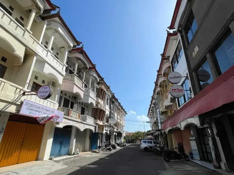 Ruko 3 lantai Simpang Siur Kuta Pertokoan Segitiga Emas - Real Estate in Bali
