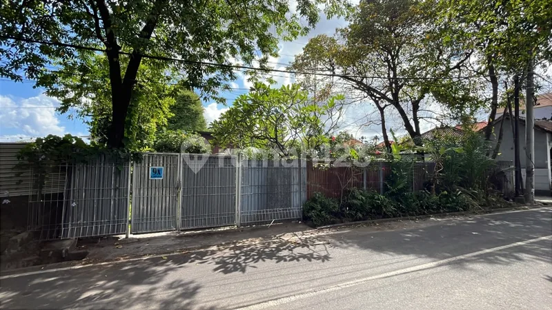 Tanah Strategis Pinggir Jalan Kerobokan Kelod - 300 M², SHM, Dekat Hotel Cyrus- Cocok Villa & Investasi - Real Estate in Bali
