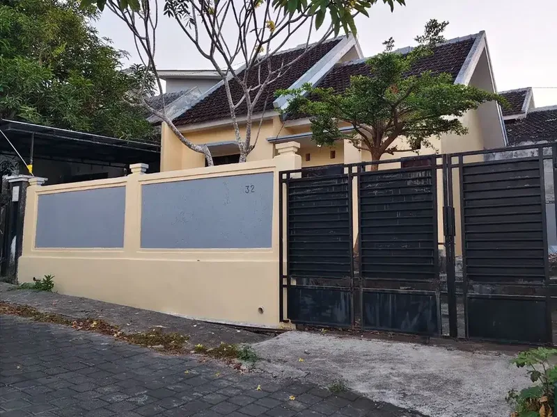 rumah di taman mumbul nusa dua,halaman luas, kawasan perumahan - Real Estate in Bali