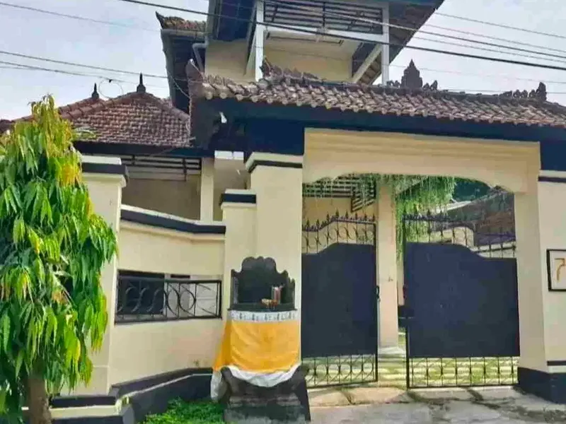 jual rumah2 lt luas 4 are BU  1,1 Milyard di tengah kota Singaraja Bali - Real Estate in Bali