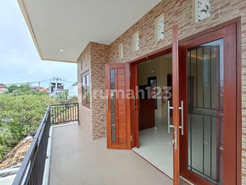 Rumah di Atas Toko Strategis 3 Kamar Unfurnished Denpasar Selatan - Bali in Bali
