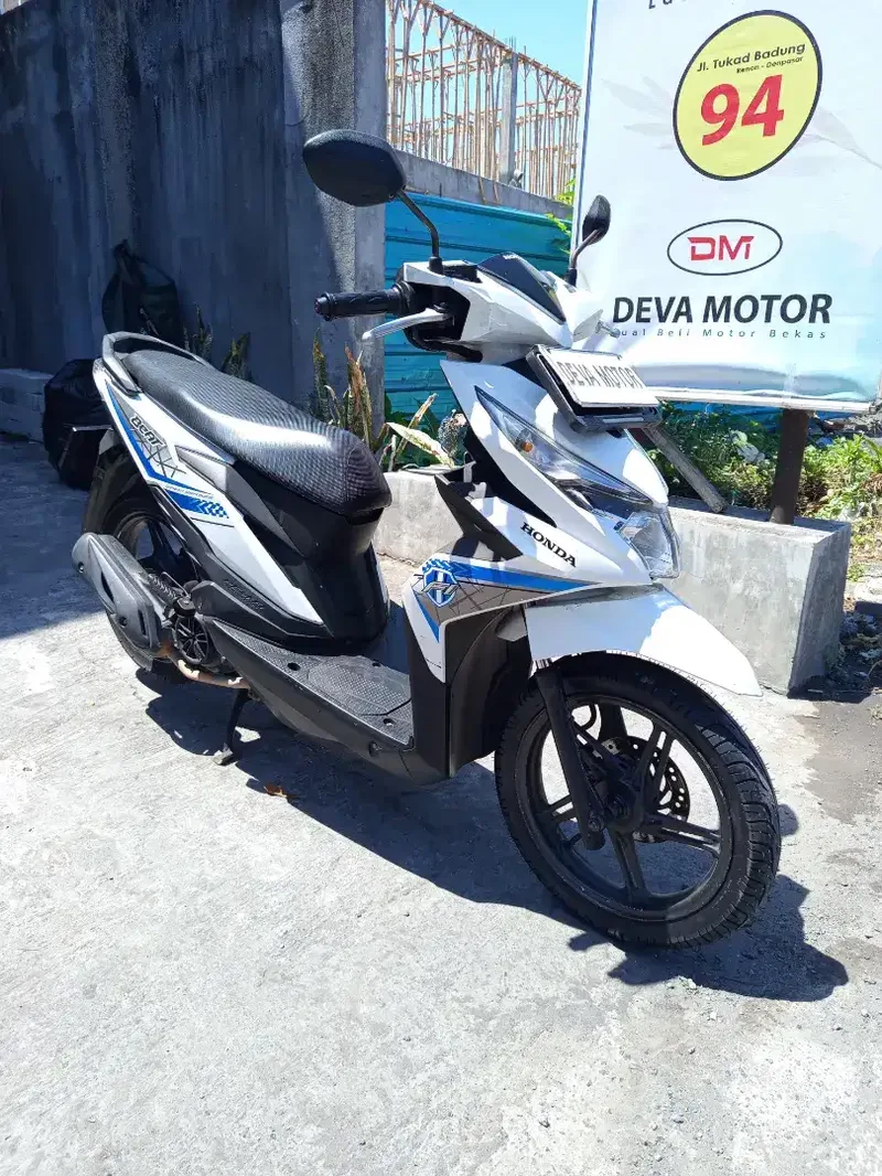 Beat putih Deva motor - Vehicles in Bali