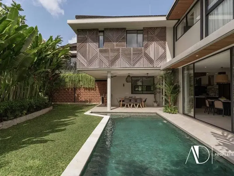 LEASEHOLD | 5-BEDROOM FAMILY VILLA WITH RICE FIELD VIEWS IN BERAWA - Real Estate in Bali