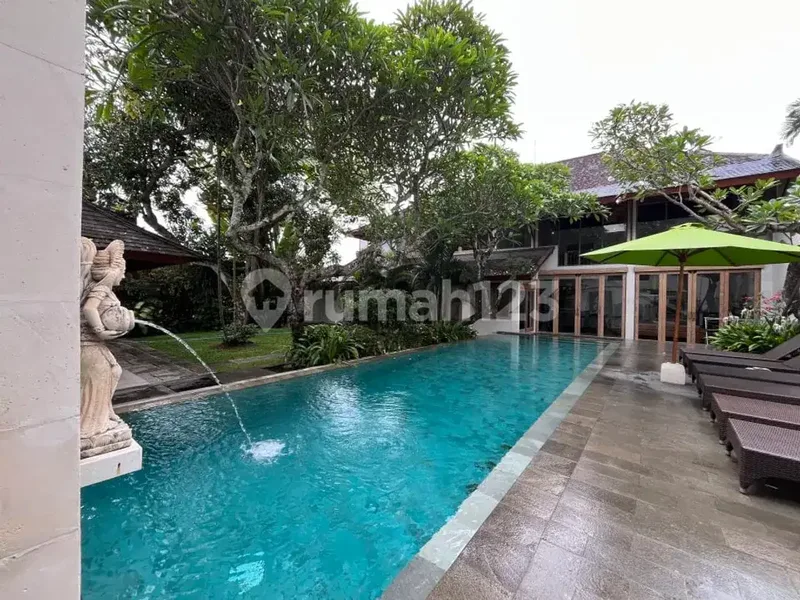 Balinese Luxury Villa 4Br - Seminyak, Bali Hanya 1Km Km Dari Pantai | Lokasi Prima untuk Hunian & Investasi Rental - Bali in Bali