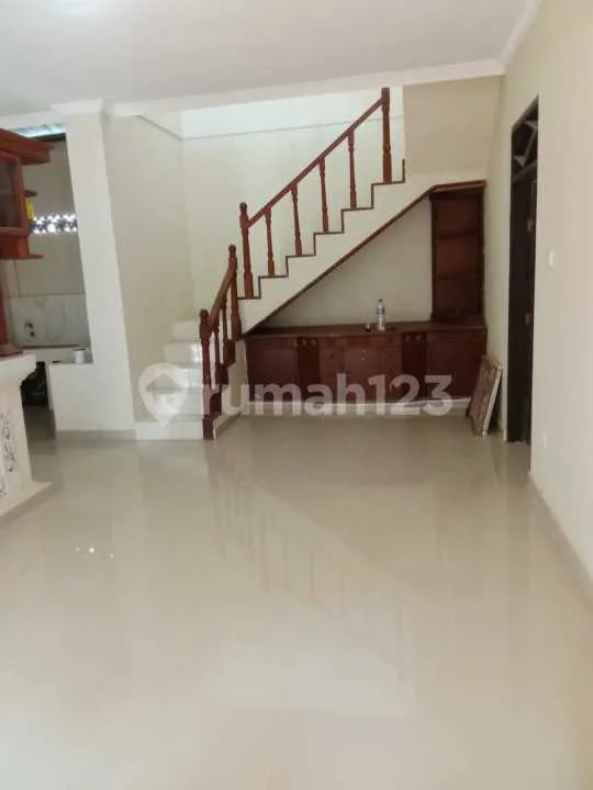 Rumah 2 Lantai 3 Kamar Tidur - Denpasar Selatan - Bali in Bali
