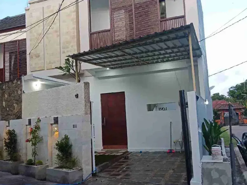 RUMAH 2 LANTAI LOKASI STRATEGIS DALAM PERUMAHAN PURIGADING JIMBARAN, BALI - Bali in Bali