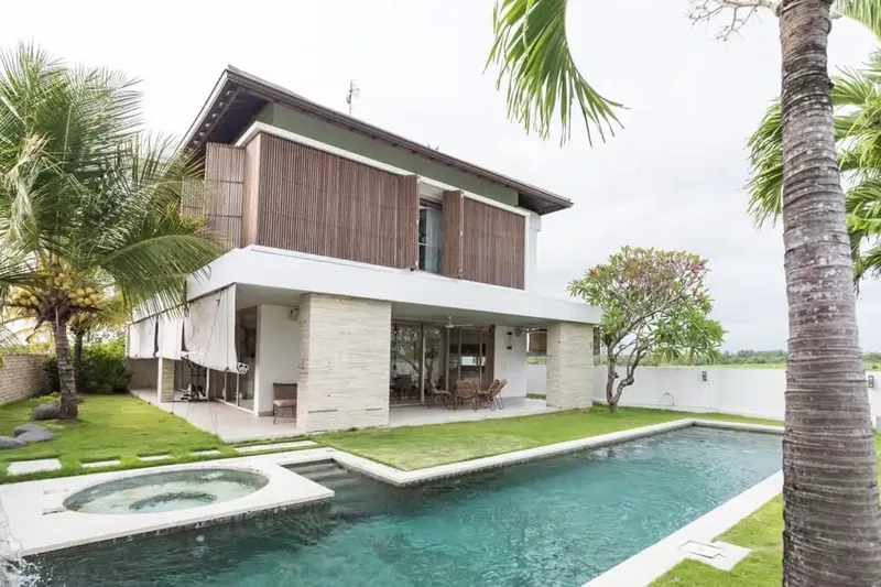 LUXURY PRIVATE VILLA STRATEGIC NEAR BEACH CEMAGI - Real Estate in Bali