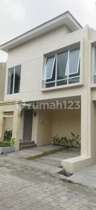 DISEWA VILLA DI NUSA DUA BALI MAINE RESIDENCE TAHUNAN / PRIVATE POOL - Real Estate in Bali