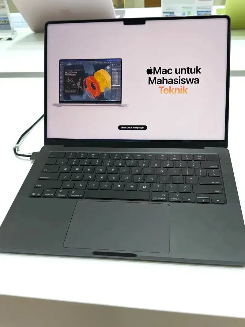 READY MACBOOK PRO M5 16/1TB - Electronics in Bali