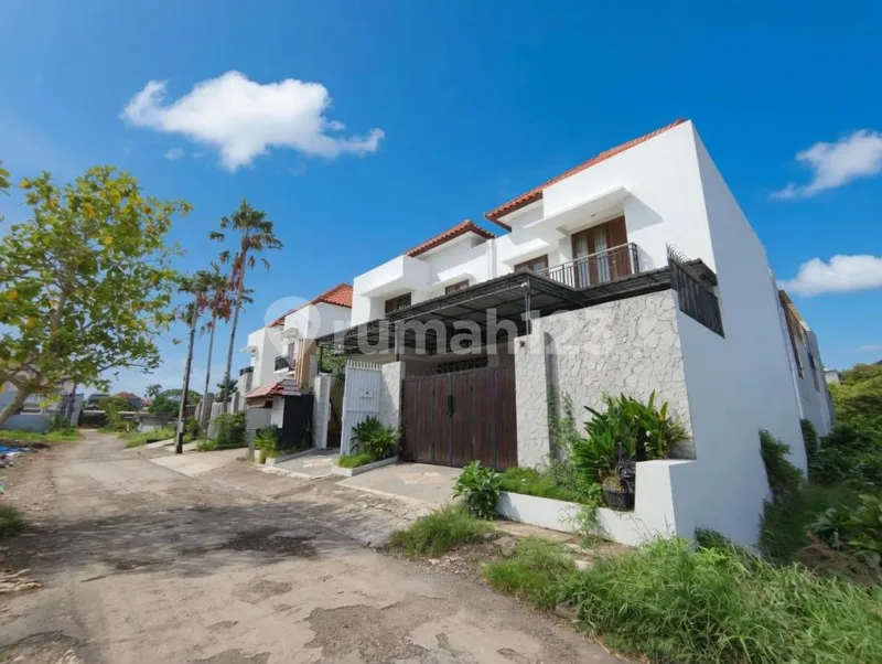Rumah 3 Kamar Fully Furnished Bebas Banjir di Mahendradata Dekat Kerobokan - Bali in Bali