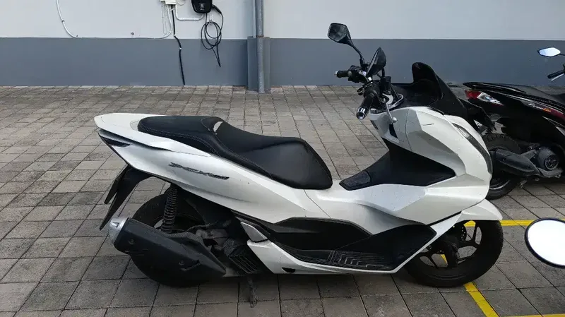 Motor honda PCX Putih ABS - Vehicles in Bali