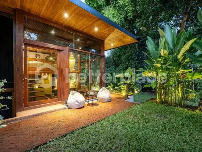 Own an Extraordinary Leasehold Modular 5-Bed Villa Complex in Bukit – Pecatu – Designer Wooden Mezzanine Residences Crafted for Luxury Living and High - Real Estate in Bali