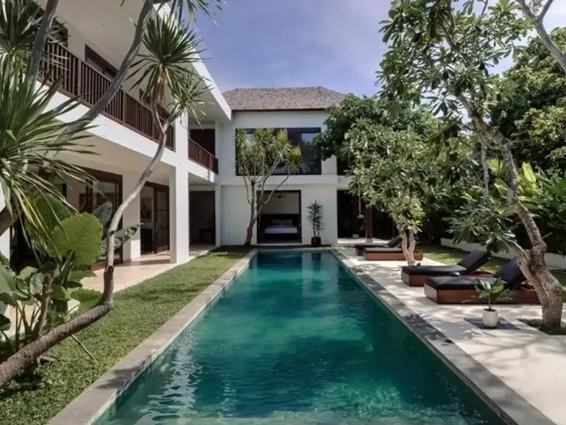 EXLUSIVE VILLA FOR SALE IN KEROBOKAN BADUNG - Real Estate in Bali