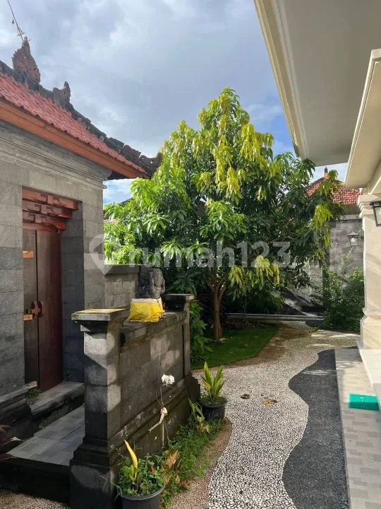 Rumah Mewah Full Furnished 2Lt Dekat Living World Denpasar Utara - Bali in Bali