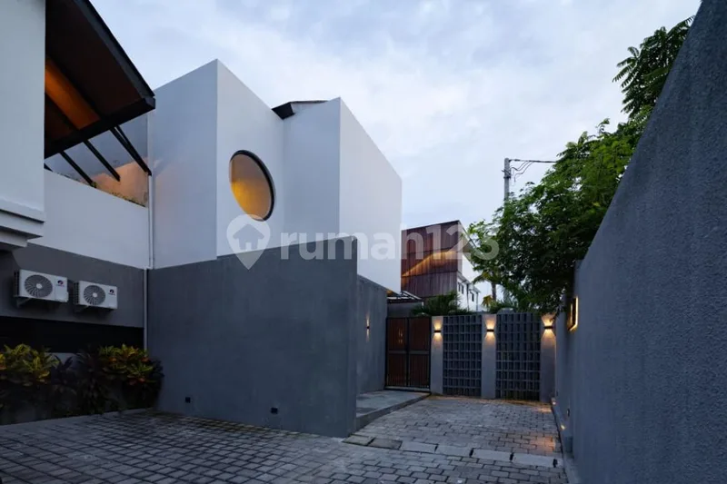 Brand New Villa Jln. Raya Pura Masuka, Gg. Melati Kuta Selatan - Real Estate in Bali