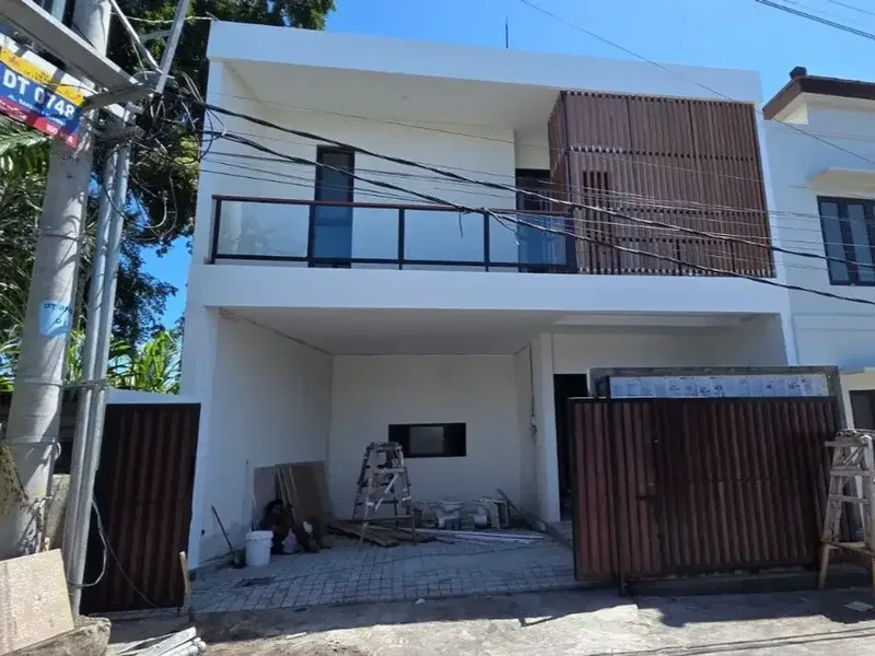 RUMAH BARU 2 LANTAI SIAP HUNI JL. GEMITIR KESIMAN DENPASAR BALI - Bali in Bali