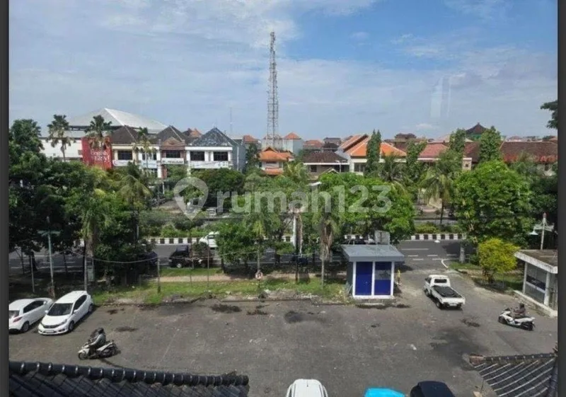Kawasan Bisnis & Sangat Strategis, Gedung Kantor Ex. Bank Jl. Pb Sudirman, Panjer/Dauh Puri, Denpasar Barat, Bali, Baru Selesai Renovasi & Siap Pakai, Kawasan Bisnis, Area Parkir Luas Row Jalan Raya - Real Estate in Bali