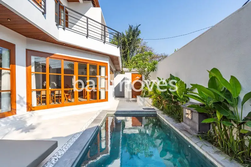 Vila Tiga Kamar Tidur Cantik Yang Strategis Di Tepi Pantai Sanur - Real Estate in Bali