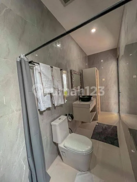 Villa Baru Strategis Lengkap Dekat Sayan & Nyuh Kuning, Lodtunduh - Real Estate in Bali