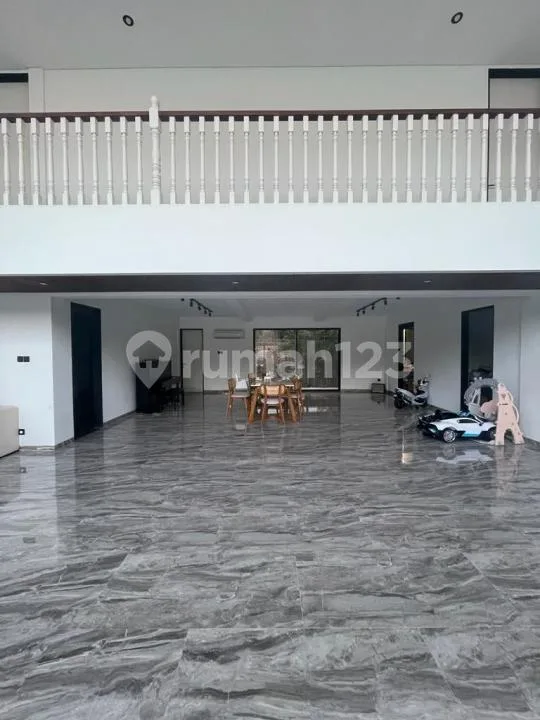 Villa Mewah Lokasi Sangat Strategis di Pusat Dewi Sri, Kuta - Real Estate in Bali