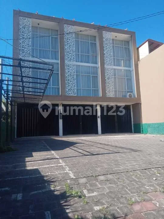 Ruko 3 Unit Gandeng di Pinggir Jalan Bypass Nusadua Dekat Dengan Area Komersial - Real Estate in Bali