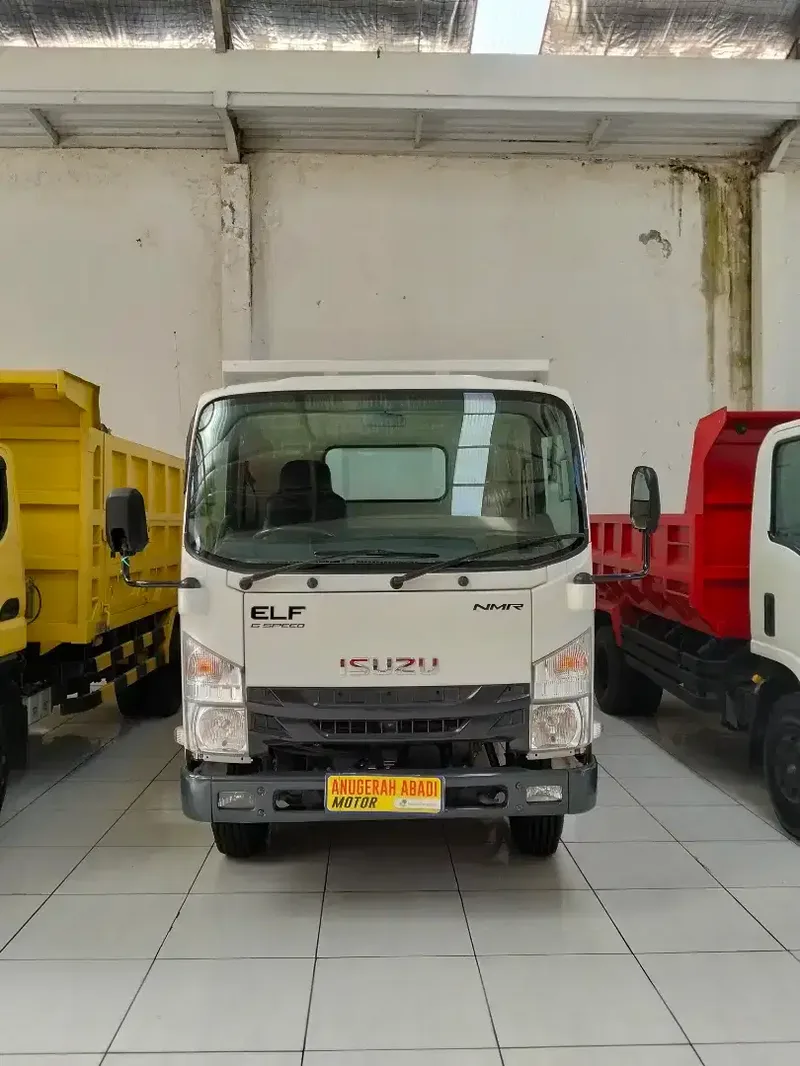 Isuzu Elf giga dump truck 2022 putih - Vehicles in Bali