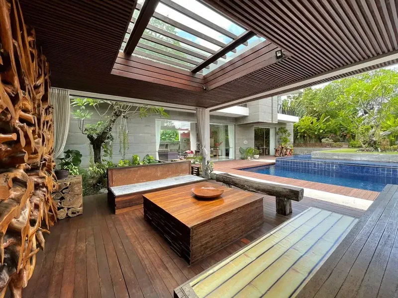 DIJUAL VILLA MODERN DEKAT PANTAI SEMINYAK - Real Estate in Bali