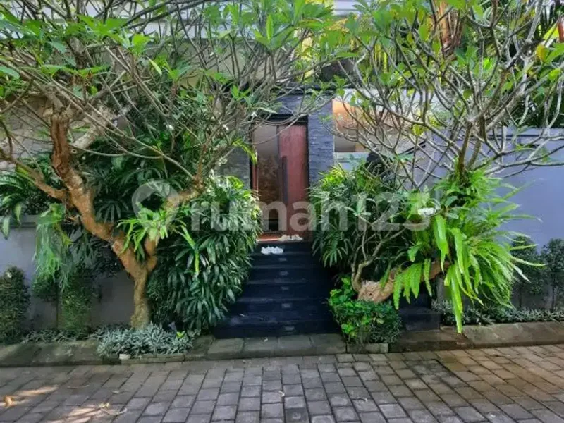 Villa Mewah Freehold di Jimbaran Lokasi Eksklusif - Real Estate in Bali
