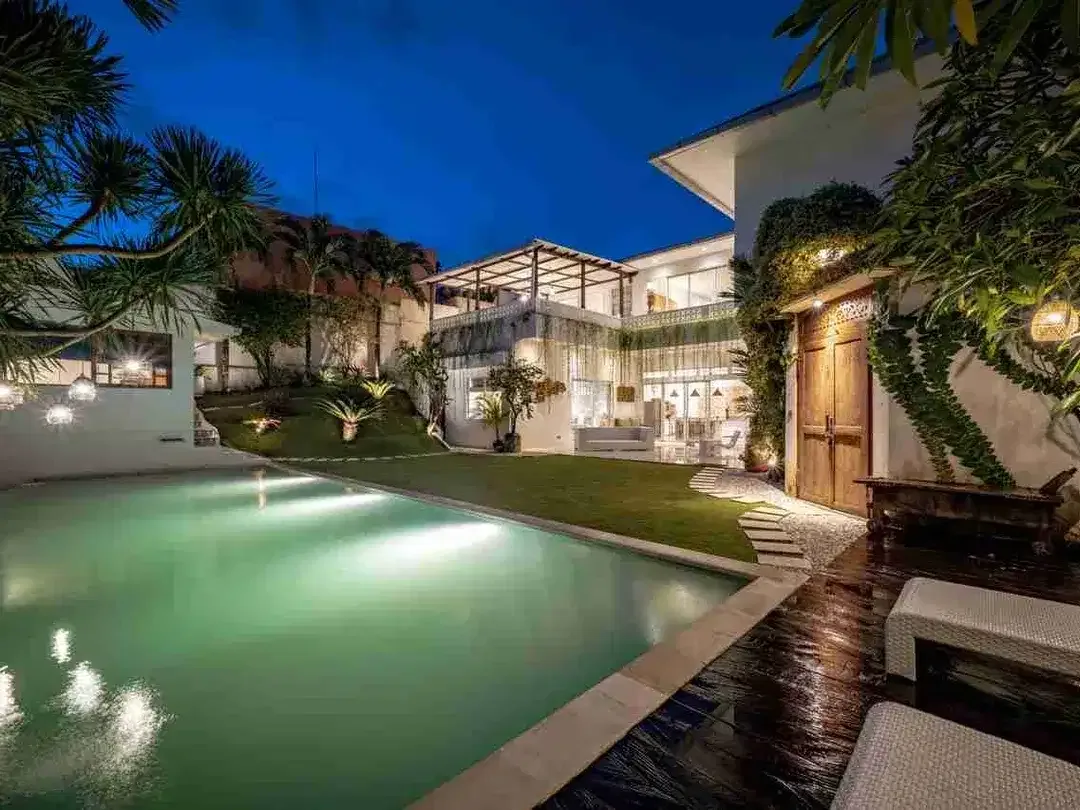 LUXURY VILLA IN BUMBAK UMALAS FOR RENT AND LONG LEASE HOLD 25 YEARS - Image 1 of 10