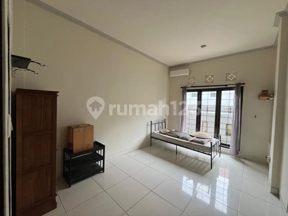 Hunian Dekat Canggu 2 Lantai 3 Kamar di Banjar Semer Kerobokan - Image 2 of 4