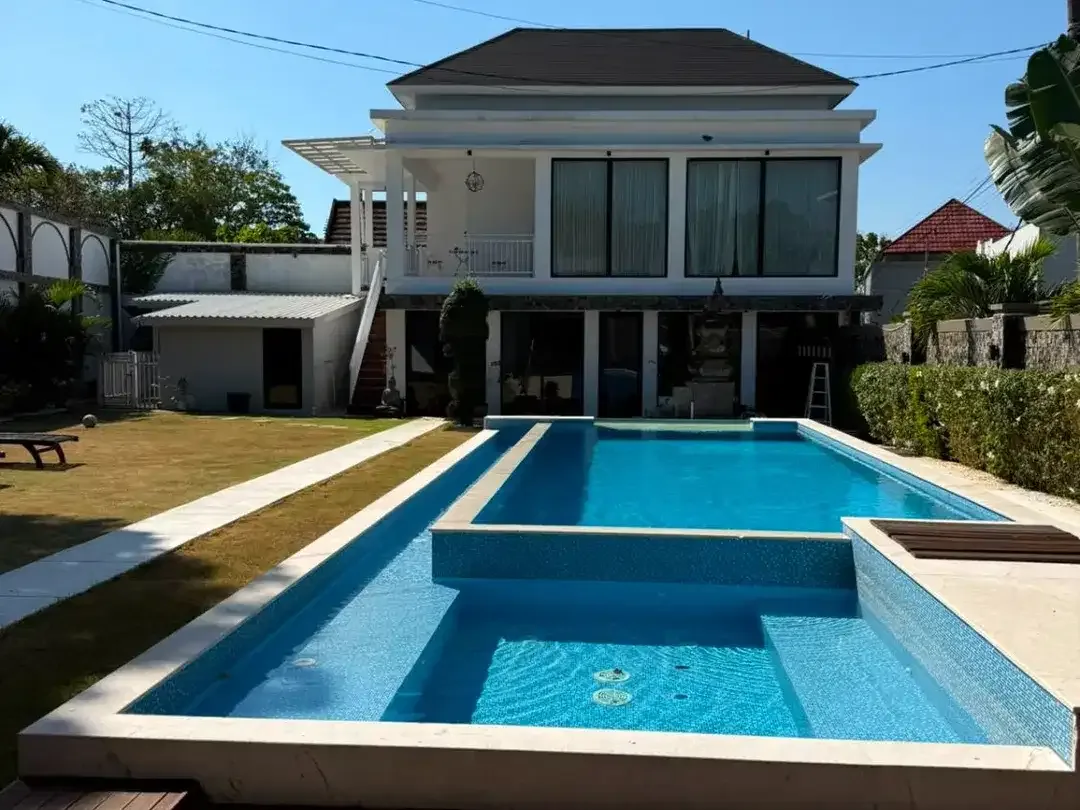 DI JUAL VILLA DI NUSA DUA BALI DEKAT DENGAN PANDAWA - Image 1 of 10