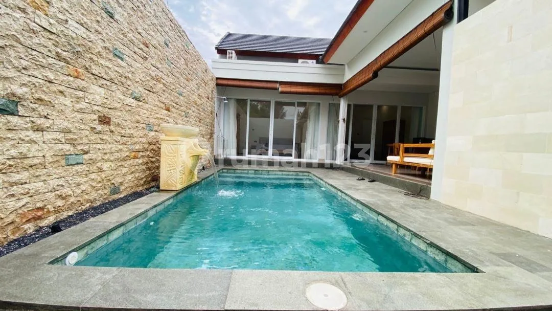 Villa Dekat Pantai Full Furnished dengan Kolam Renang di Sanur - Image 1 of 4