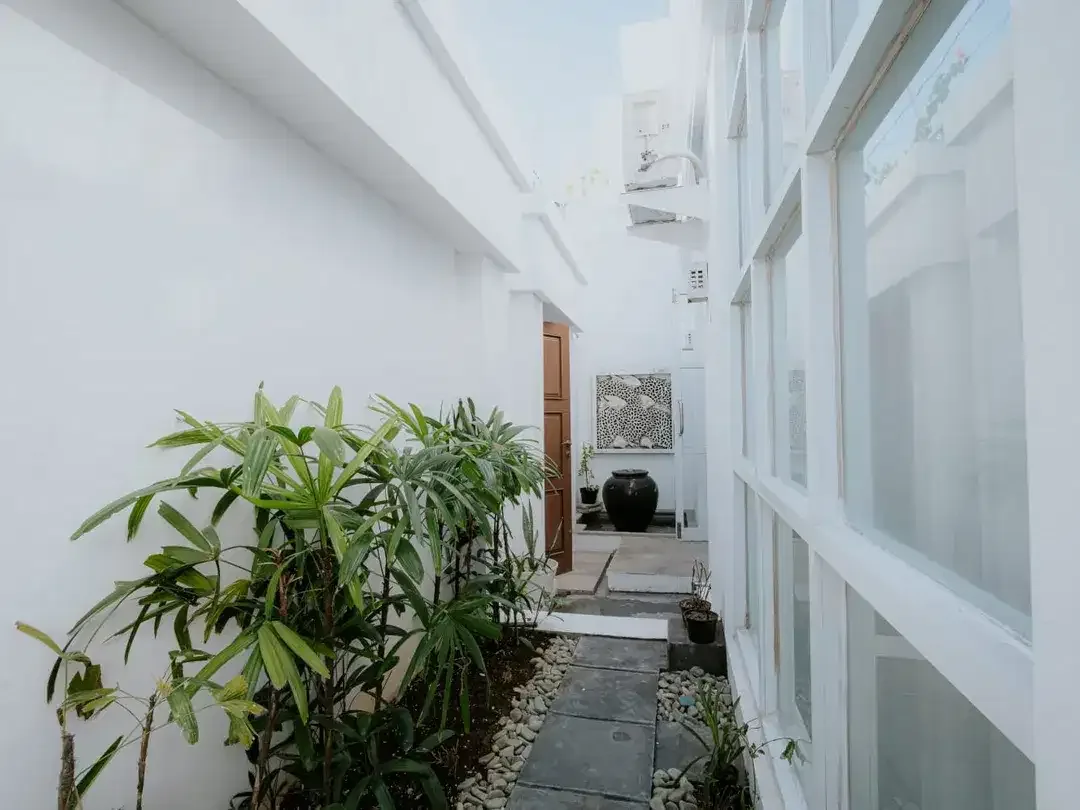 Prime location!! Premium 3 Bedroom Villa for Rent in Petitenget, Only Minutes to Seminyak Beach - Available to visit after 8 Feb - Image 2 of 10