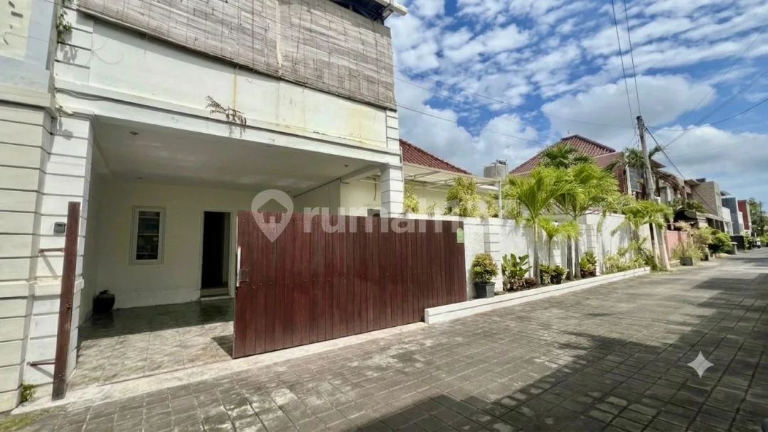 Exclusive 3Br Villa For Rent In Kerobokan | Private Pool & Near Seminyak - Image 3 of 4