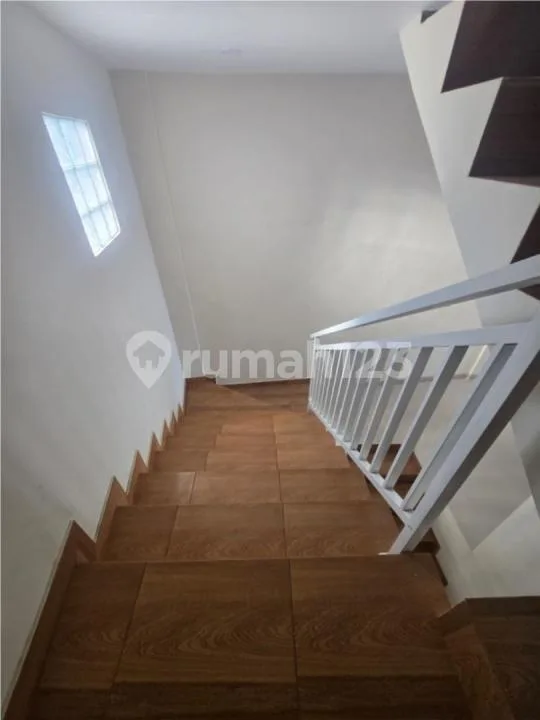 Ruko 3 Lantai Siap Pakai, SHM, Lokasi Premium - Image 4 of 4