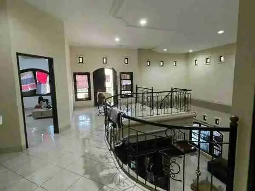 Rumah Megah 2 Lantai Dekat Living World Gatsu Timur - Image 6 of 8