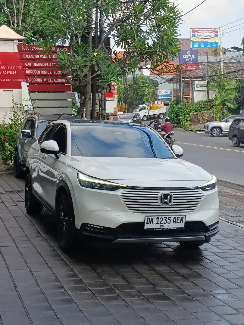 HRV SE NEW MODEL 2023 PAJAK BARU LOW KM SEPERTI BARU - Image 1 of 10