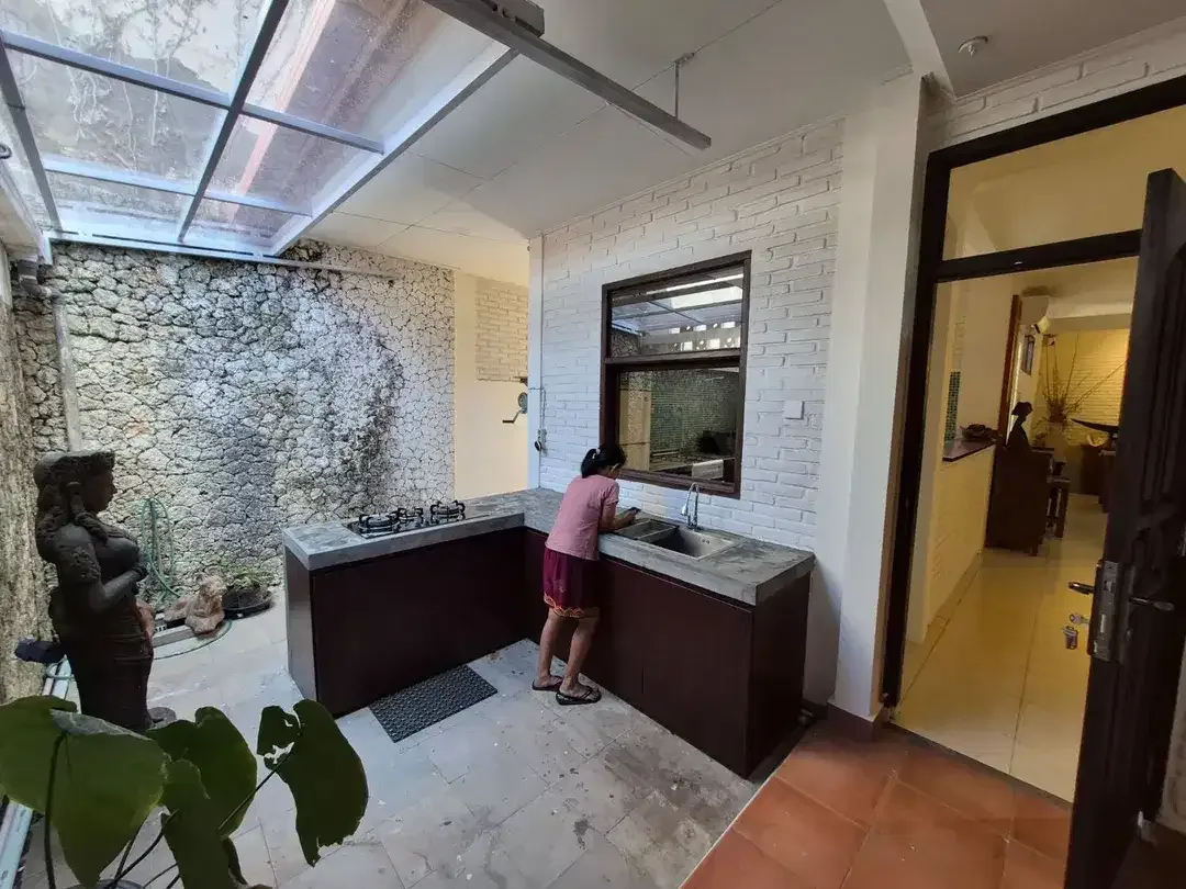 RUMAH MODERN FULL JATI DEKAT AKSES TOL NUSA DUA - Image 7 of 10