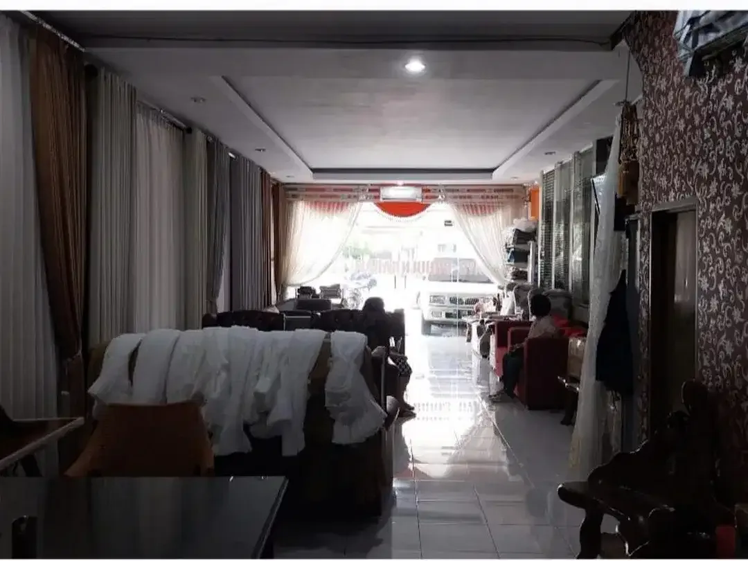 Ruko 2 Lantai Lokasi Strategis Disewakan, di Sesetan - Image 3 of 6