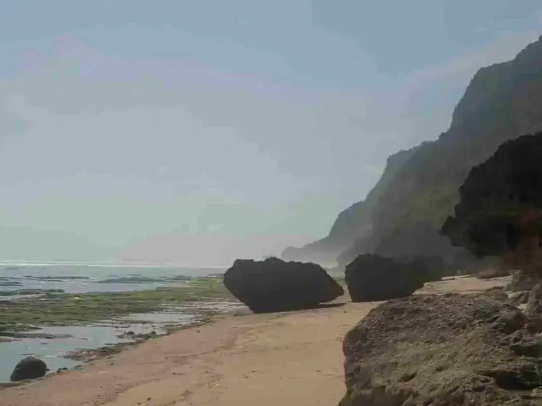 dijual tanah los tebing Uluwatu Pecatu 30.700 m² IDR 1,7 milyar/are - Image 2 of 10