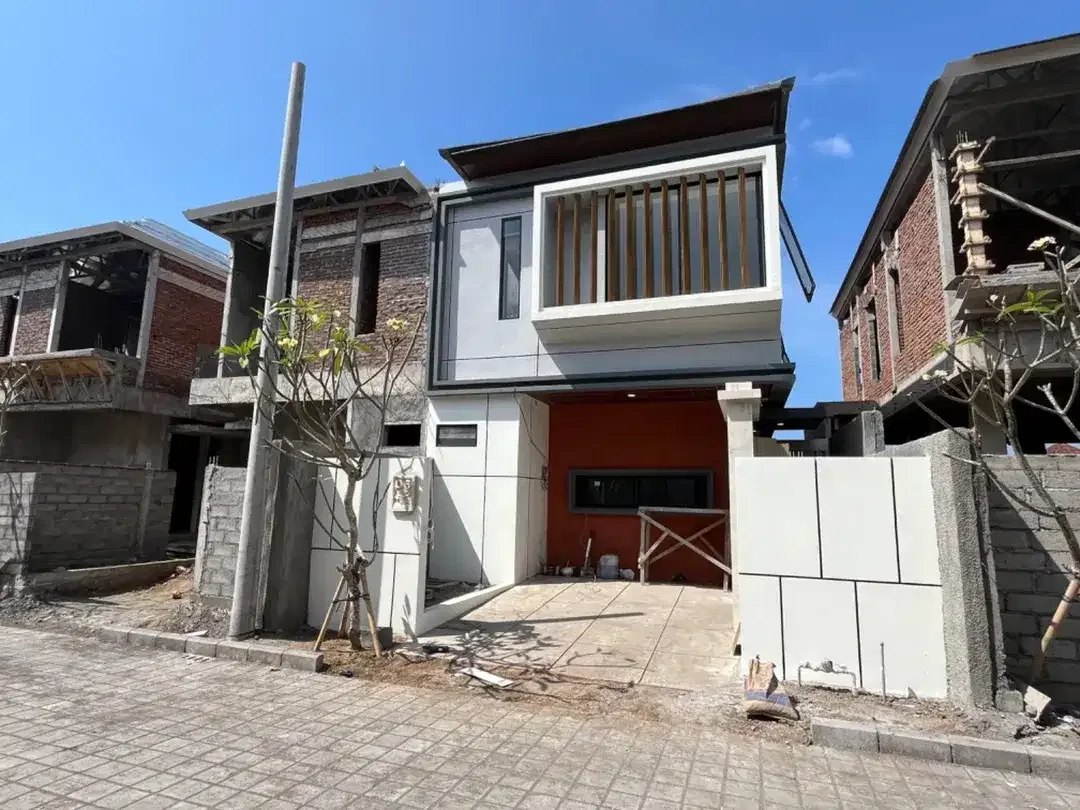 RUMAH DENGAN KONSEP VILLA DI SANUR COCOK UNTUK INVESTASI - Image 1 of 7