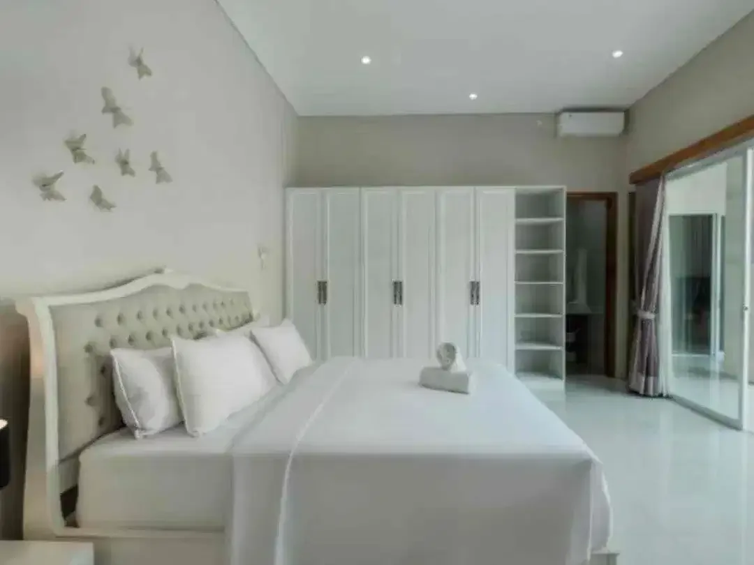 Villa Lumiere 3 Bedrooms Legian seminyak - Image 2 of 4