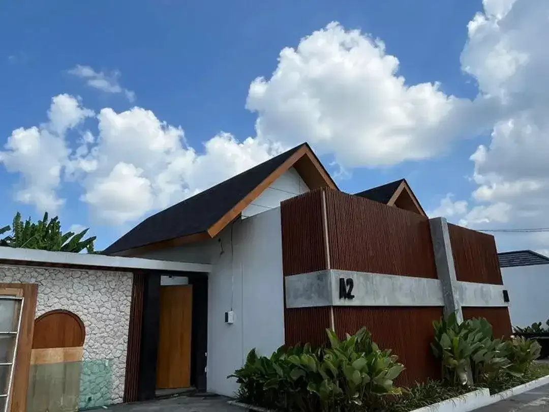 FOR SALE VILLA READY UNIT LOKASI STARTEGIS 3BR PRIVAT POOL CANGGU - Image 1 of 9