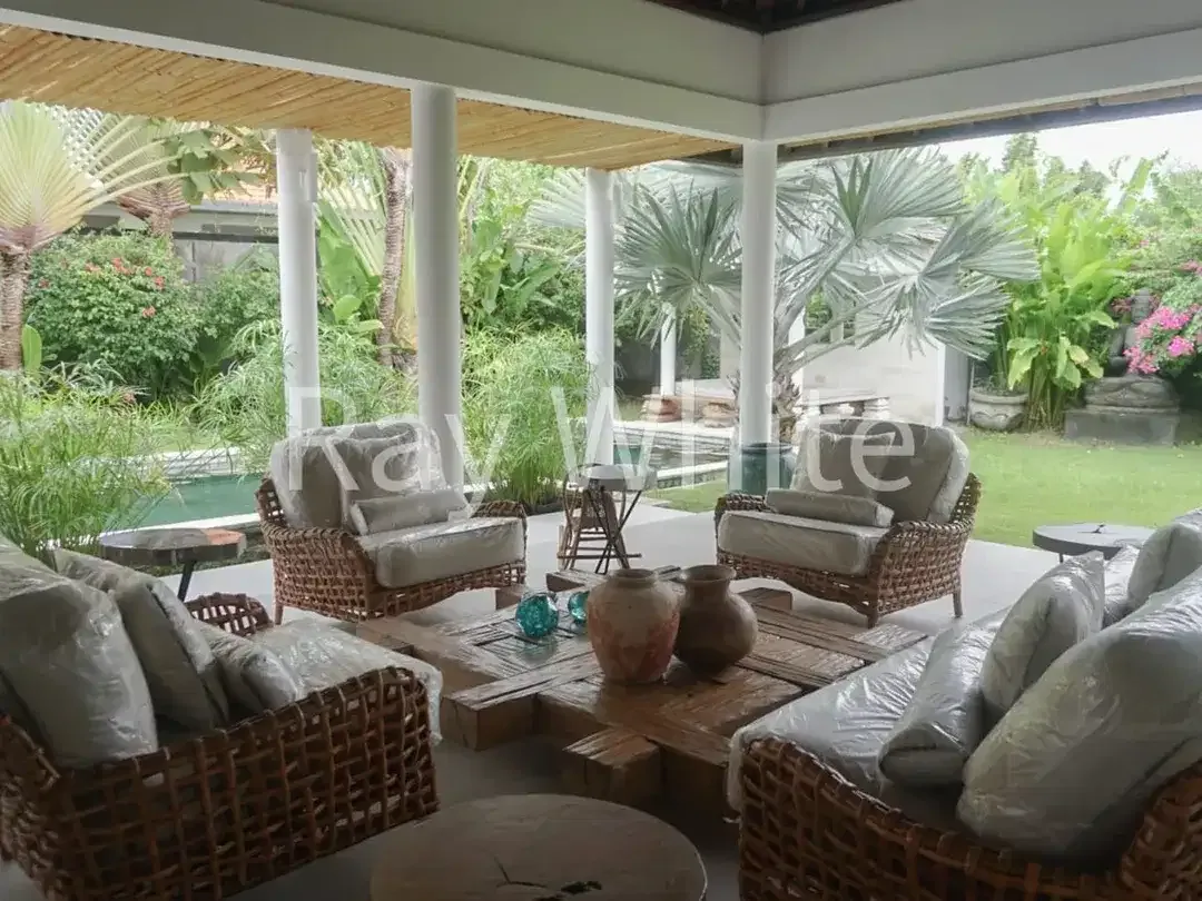 Leasehold - Tranquil 3-Bedroom Villa with Expansive Garden Prime Sanur - Image 3 of 10