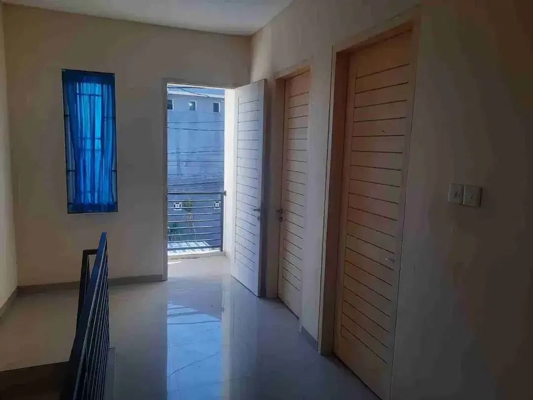 DIJUAL DAN DISEWA RUMAH LANTAI 2 DEKAT KAMPUS INSTIKI DAN UNDIKNAS PANJER - Image 3 of 10